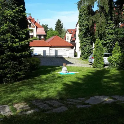 Ogród w obiekcie Marel-Apartamenty w Parku- Rydz Polanica Zdrój