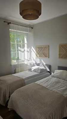 Łóżko lub łóżka w pokoju w obiekcie Marel-Apartamenty w Parku- Rydz Polanica Zdrój