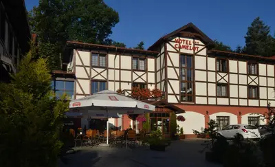 Budynek, w którym mieści się hotel
