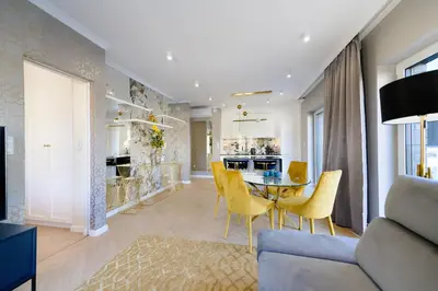 Telewizja i/lub zestaw kina domowego w obiekcie About Art Apartments