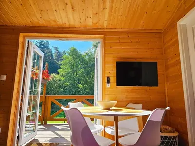 Telewizja i/lub zestaw kina domowego w obiekcie Modraszkowe Domki