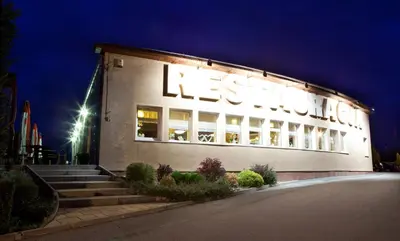 Budynek, w którym mieści się hotel