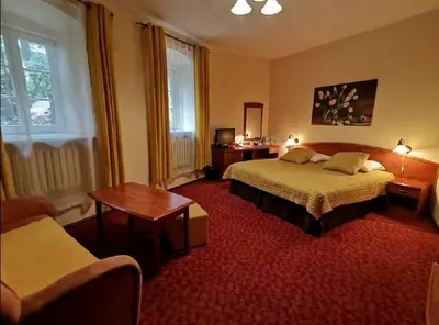 Łóżko lub łóżka w pokoju w obiekcie Hotel Przy Oślej Bramie - Zamek Książ