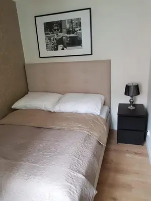 Łóżko lub łóżka w pokoju w obiekcie Apartament Okrzei