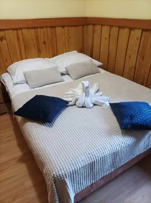 Łóżko lub łóżka w pokoju w obiekcie Karczma Michelle