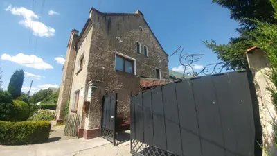 Budynek, w którym mieści się kwatera prywatna