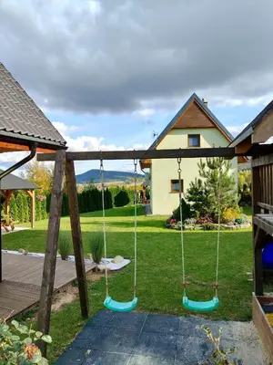 Ogród w obiekcie Domki pod Derkaczem