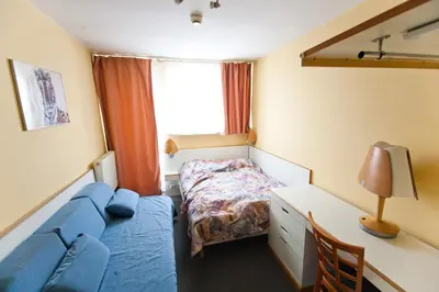 Łóżko lub łóżka w pokoju w obiekcie Hostel Malinowski City