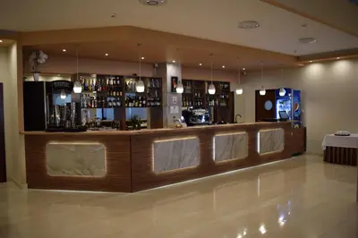 Hol lub bar w obiekcie Hotel Biały
