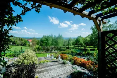 Ogród w obiekcie Apartamenty Romanowka