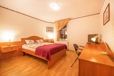 Łóżko lub łóżka w pokoju w obiekcie Willa Alexander