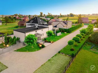 Budynek, w którym mieści się dom wakacyjny