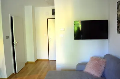 Telewizja i/lub zestaw kina domowego w obiekcie Apartament przy Parku