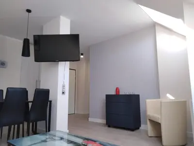 Telewizja i/lub zestaw kina domowego w obiekcie Apartament z pięknym widokiem Polanica Ogrodowa Wille Parkowe