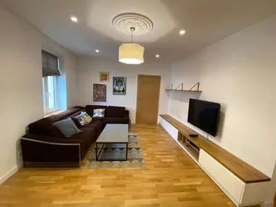 Telewizja i/lub zestaw kina domowego w obiekcie Stylowy 2-pokojowy apartament 5 min. od Rynku