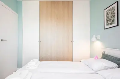 Łóżko lub łóżka w pokoju w obiekcie Apartment Walońska with FREE PARKING Wrocław by Noclegi Renters