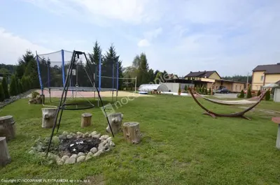 Ogród w obiekcie Sosenka 6 - całoroczne domki rekreacyjne