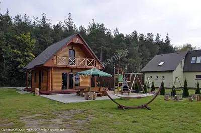 Ogród w obiekcie Sosenka 6 - całoroczne domki rekreacyjne