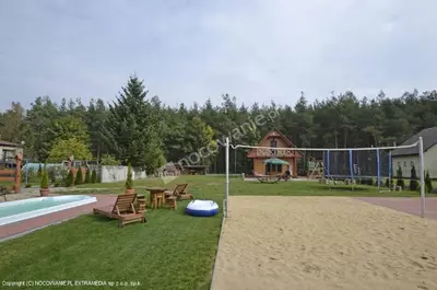 Plac zabaw dla dzieci w obiekcie Sosenka 6 - całoroczne domki rekreacyjne