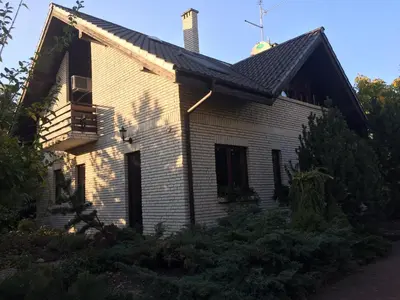 Budynek, w którym mieści się willa