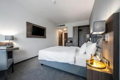 Łóżko lub łóżka w pokoju w obiekcie DB Hotel Wrocław