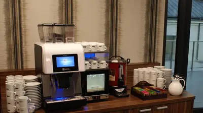 Zestaw do parzenia kawy i herbaty w obiekcie DB Hotel Wrocław