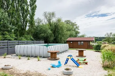Ogród w obiekcie Pokoje nad Odrą Wały