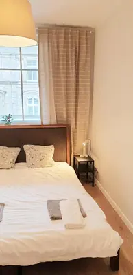 Łóżko lub łóżka w pokoju w obiekcie Klimatyczny apartament z balkonem w samym centrum Wrocławia - W6