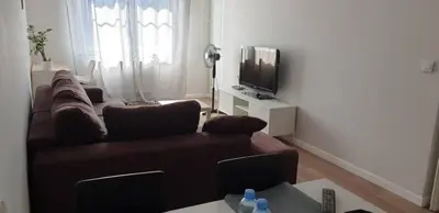 Telewizja i/lub zestaw kina domowego w obiekcie Klimatyczny apartament z balkonem w samym centrum Wrocławia - W6