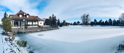 Obiekt Hotel Nad Stawem zimą