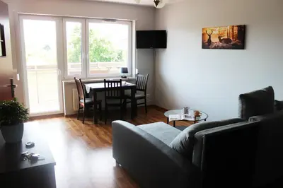 Telewizja i/lub zestaw kina domowego w obiekcie Mieszkanie na uboczu Dobrzeń Wielki