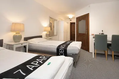 Łóżko lub łóżka w pokoju w obiekcie CIENISTA 7 APARTMENTS