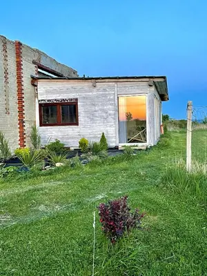 Ogród w obiekcie Apartament w willi Karczyn - noclegi dla miłośników natury i spokoju