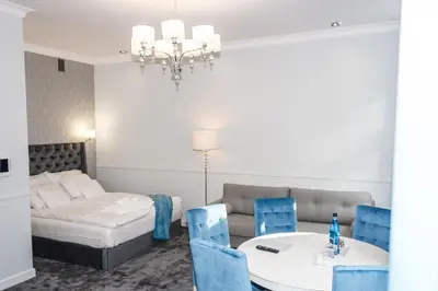 Łóżko lub łóżka w pokoju w obiekcie Apartamenty Hexus - Ofiar Oświęcimskich - Wrocław centrum Rynek
