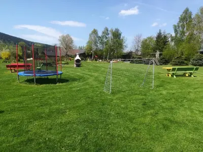 Plac zabaw dla dzieci w obiekcie Stanica pod Zadzierną Domki całoroczne