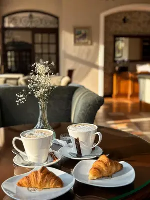 Zestaw do parzenia kawy i herbaty w obiekcie Versant Hotel & Spa