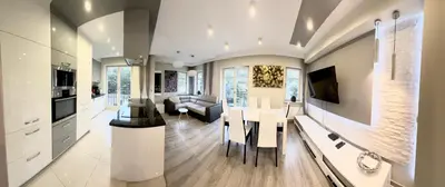 Telewizja i/lub zestaw kina domowego w obiekcie Polanica Luxury Apartment - Bliżej Zdroju