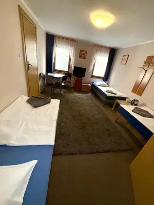 Łóżko lub łóżka w pokoju w obiekcie Rodar