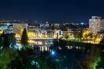 Widok na rzekę nieopodal tego apartamentu