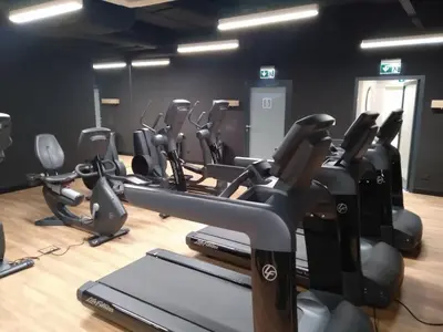 Centrum fitness w obiekcie Glamour Apartment City View