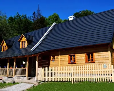 Budynek, w którym mieści się gospodarstwo agroturystyczne