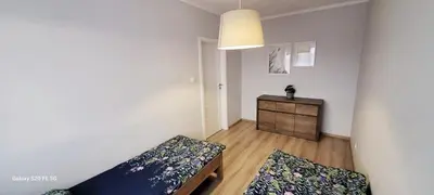 Łóżko lub łóżka w pokoju w obiekcie TK Apartments Namysłów