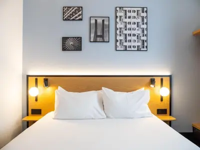 Łóżko lub łóżka w pokoju w obiekcie B&B HOTEL Wrocław Centrum