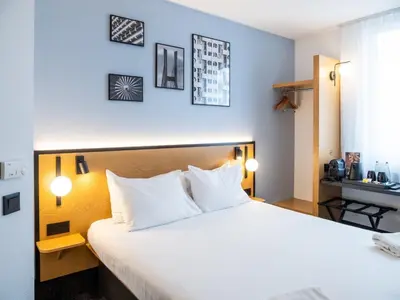 Łóżko lub łóżka w pokoju w obiekcie B&B HOTEL Wrocław Centrum