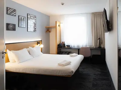 Łóżko lub łóżka w pokoju w obiekcie B&B HOTEL Wrocław Centrum