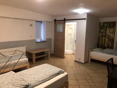 Łóżko lub łóżka w pokoju w obiekcie Kwatery Mamma Mia Opawska 1a