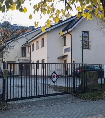 Budynek, w którym mieści się hostel