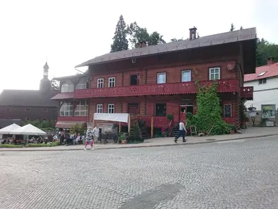 Budynek, w którym mieści się apartament