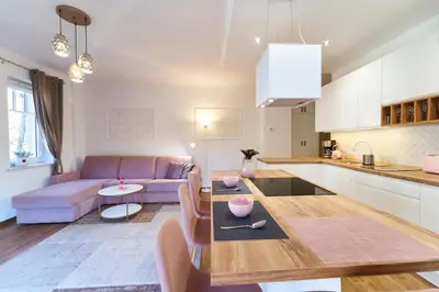 Kuchnia lub aneks kuchenny w obiekcie LAGUNA 22 Apartament Różowy
