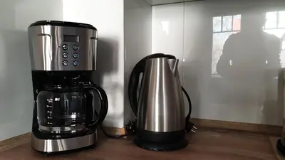 Zestaw do parzenia kawy i herbaty w obiekcie LAGUNA Apartament 23 Willa Leśna